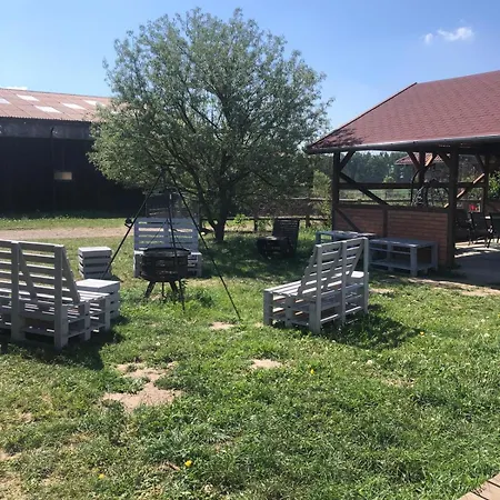 Farm stay Stajnia Rogala